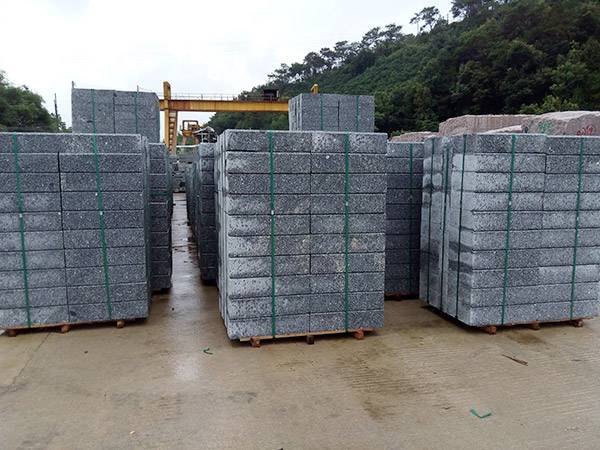 市政道路石材首選封開(kāi)花路緣石，封開(kāi)花高側(cè)石